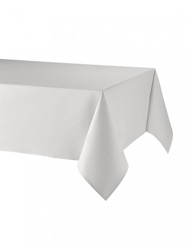 Mantel de lino textil de color blanco con hermosos pliegues