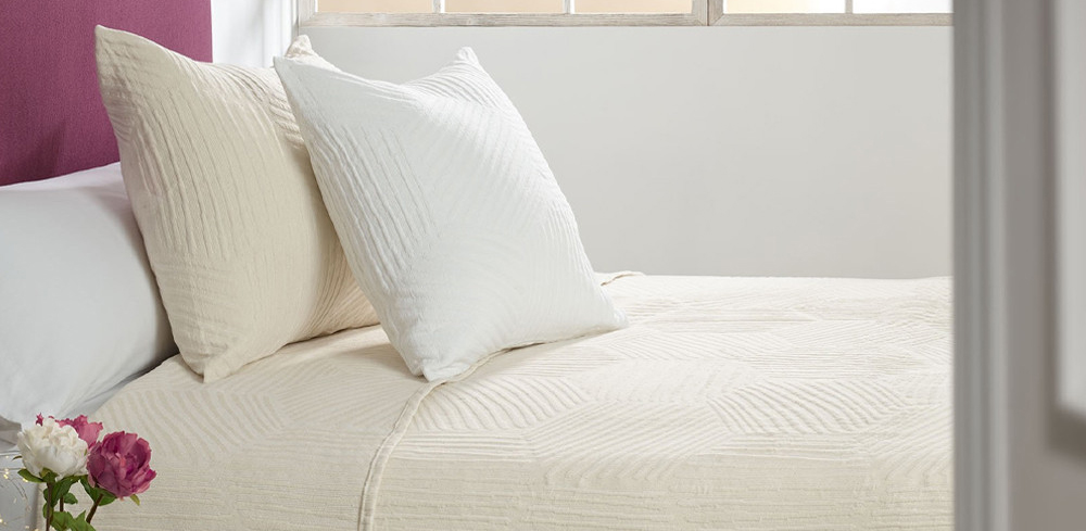 Colcha Esla en tonos beige claro