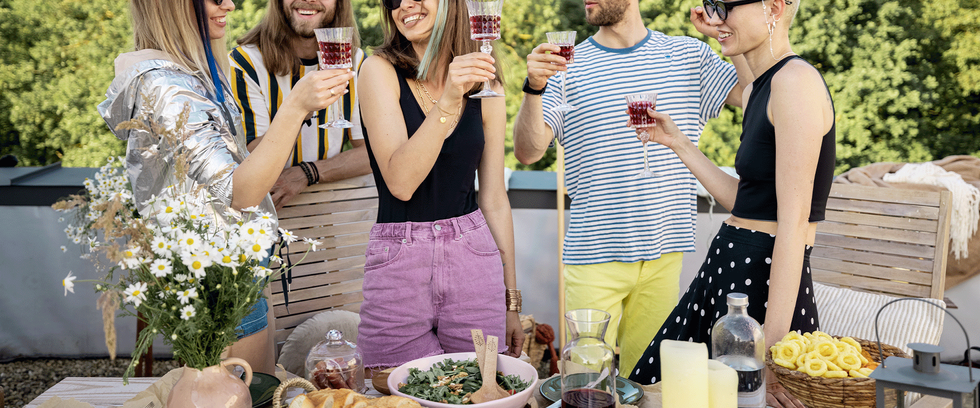 Una mesa perfecta para disfrutar de las cenas de verano en el exterior